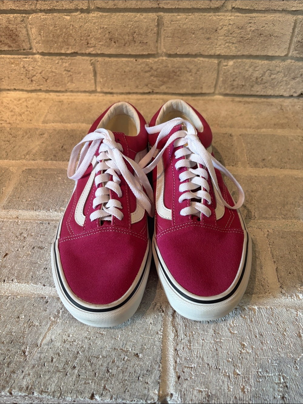 Vans Old Skool in Fuchsia and White